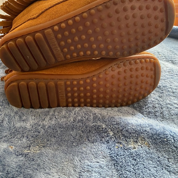 Minetonka fringe booties - Picture 3 of 7